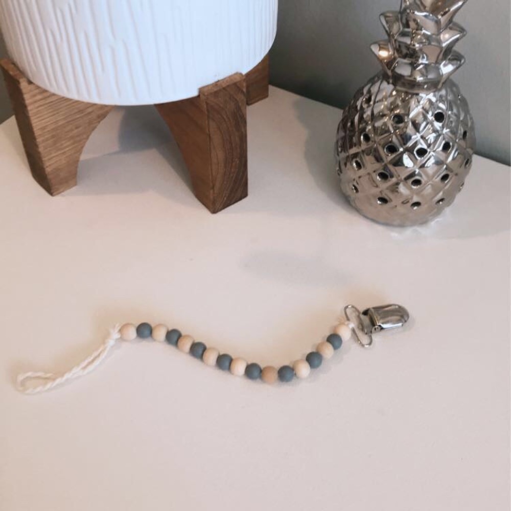 grey day paci clip